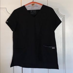 Figs black scrub top with 3 pockets.